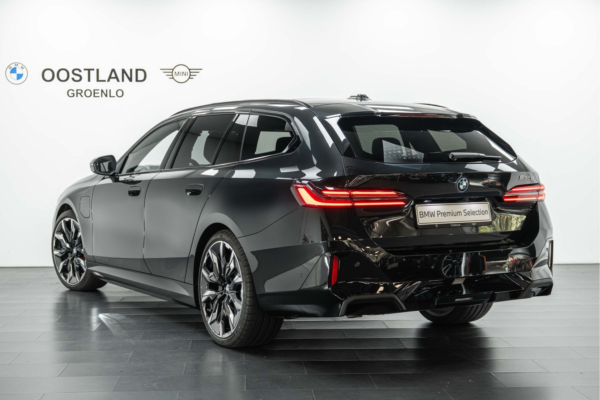 BMW 5 Serie Touring 530e M Sport Automaat / Panoramadak / Tr, Auto's, Automaat, Achterwielaandrijving, 4 cilinders, Met garantie (alle)