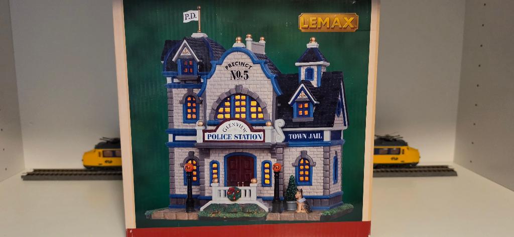 Lemax 35516 Glenview Police Station, Diversen, Kerst, Ophalen, Gebruikt
