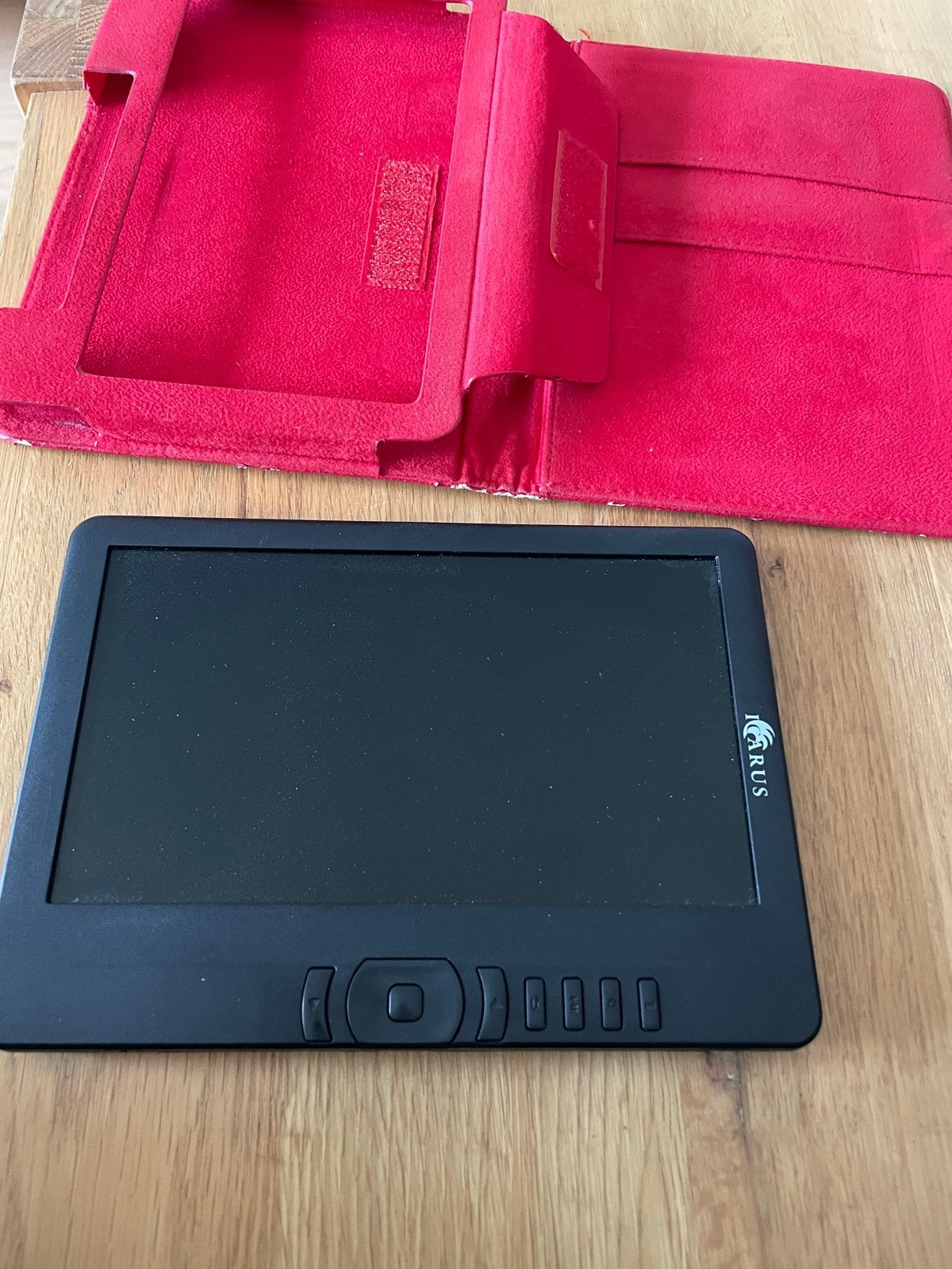 Icarus e-reader met rood hoesje, Gebruikt, Ophalen of Verzenden, 4 GB of minder, Touchscreen