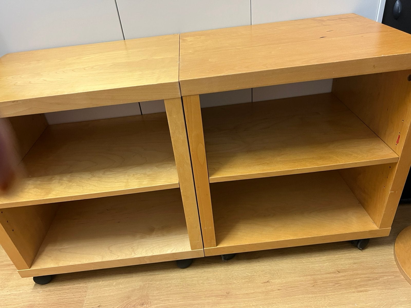 nacht kastje op wielen 2 stuks, Ophalen, 50 tot 100 cm, Zo goed als nieuw, Minder dan 100 cm