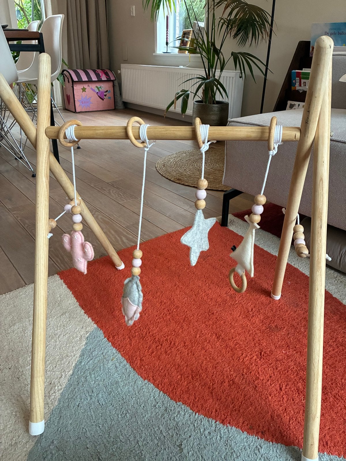 Houten babygym met vilten speeltjes, Ophalen, Zo goed als nieuw, Babygym