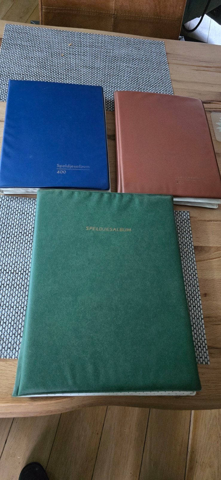 drie overvolle mappen speldjes, Verzamelen, Speldjes, Pins en Buttons, Ophalen of Verzenden, Gebruikt, Overige onderwerpen