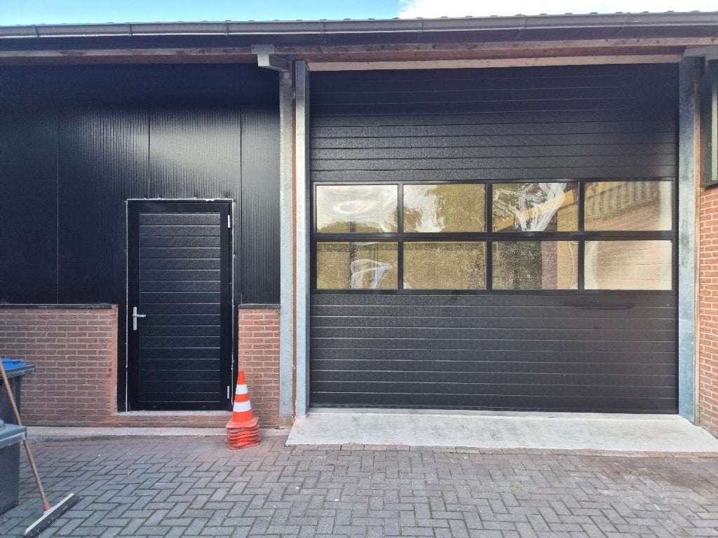 Diverse ruimtes voor opslag 65m2, 77m2, 106m2, 108m2, 220m2, Huur, Opslag of Loods