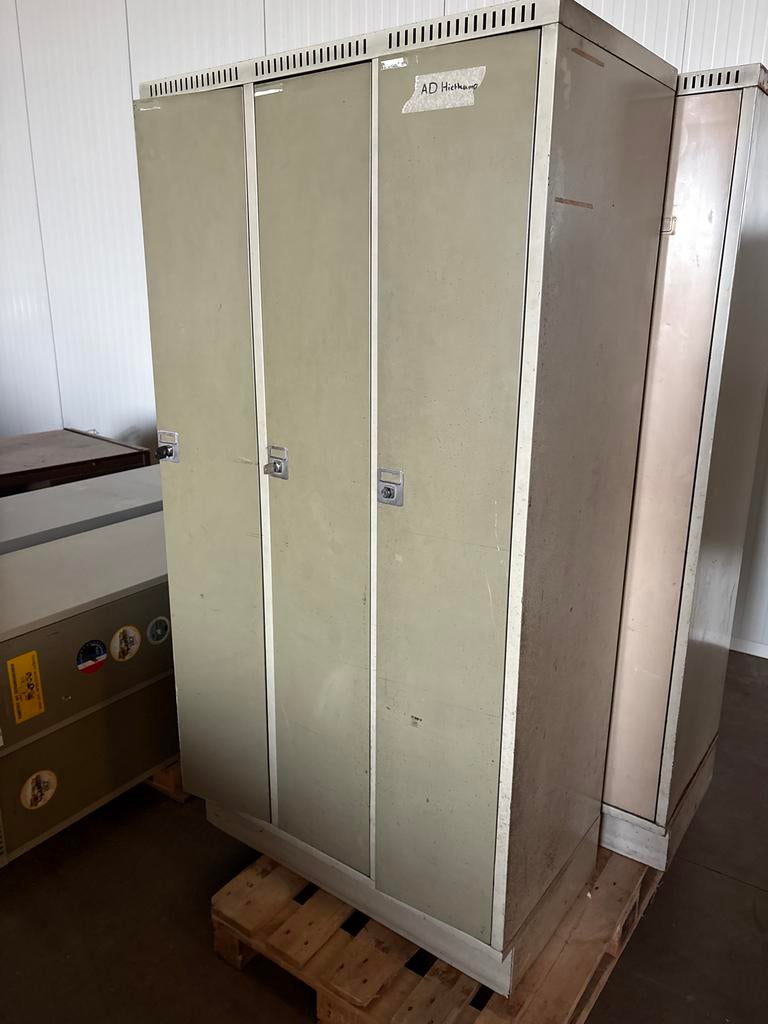 Locker kasten, Ophalen, Gebruikt