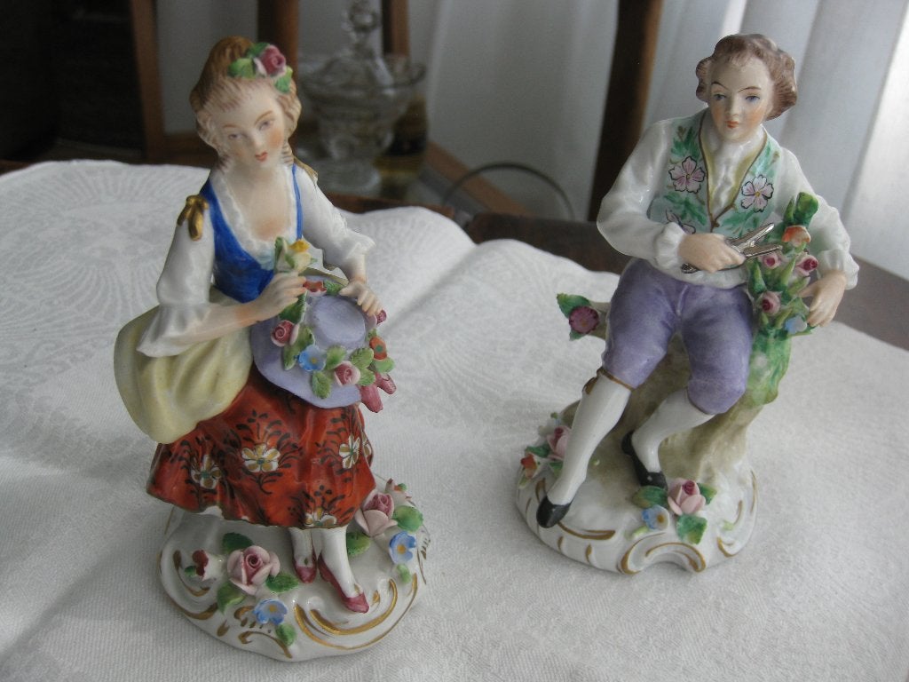 Sitzendorf Porseleinen Beeldjes: Dame en heer met bloemen., Verzamelen, Beelden en Beeldjes, Ophalen of Verzenden, Zo goed als nieuw
