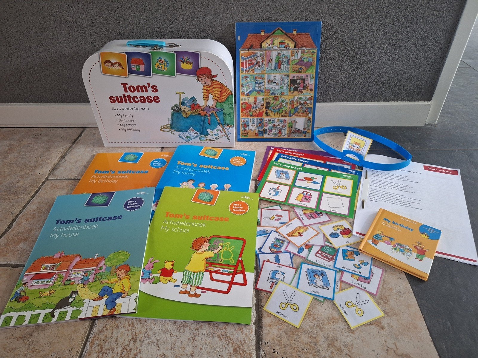 Tom's Suitcase: Engels leren voor groep 1 t/m 4, Ophalen of Verzenden, Zo goed als nieuw, Taal en Lezen