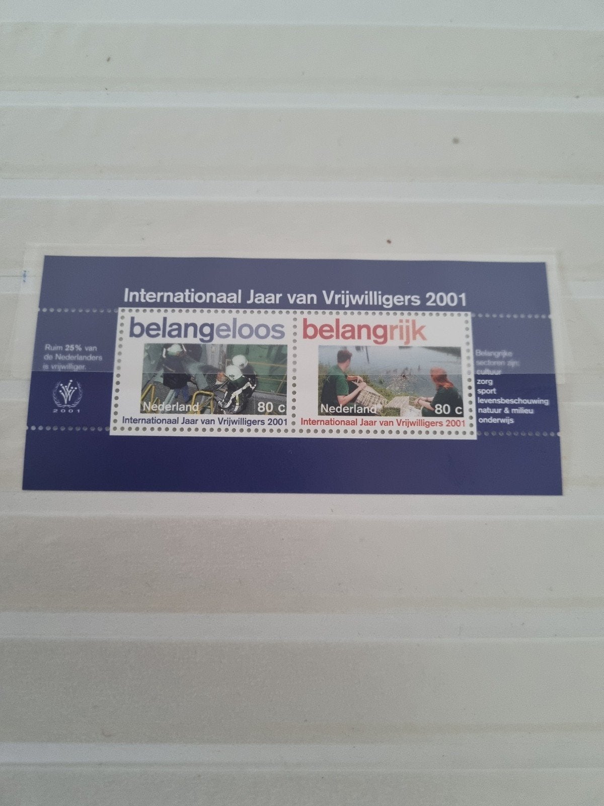 Postzegelvel Internationaal Jaar van Vrijwilligers 2001, Ophalen of Verzenden