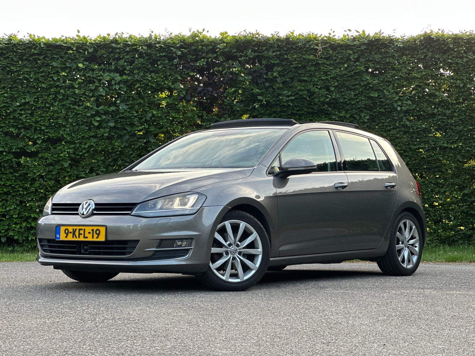Volkswagen Golf 1.4 TSI ACT Highline | Pano | Trekhaak | ACC, Auto's, Volkswagen, Zwart, 4 cilinders, Leder en Stof, Origineel Nederlands