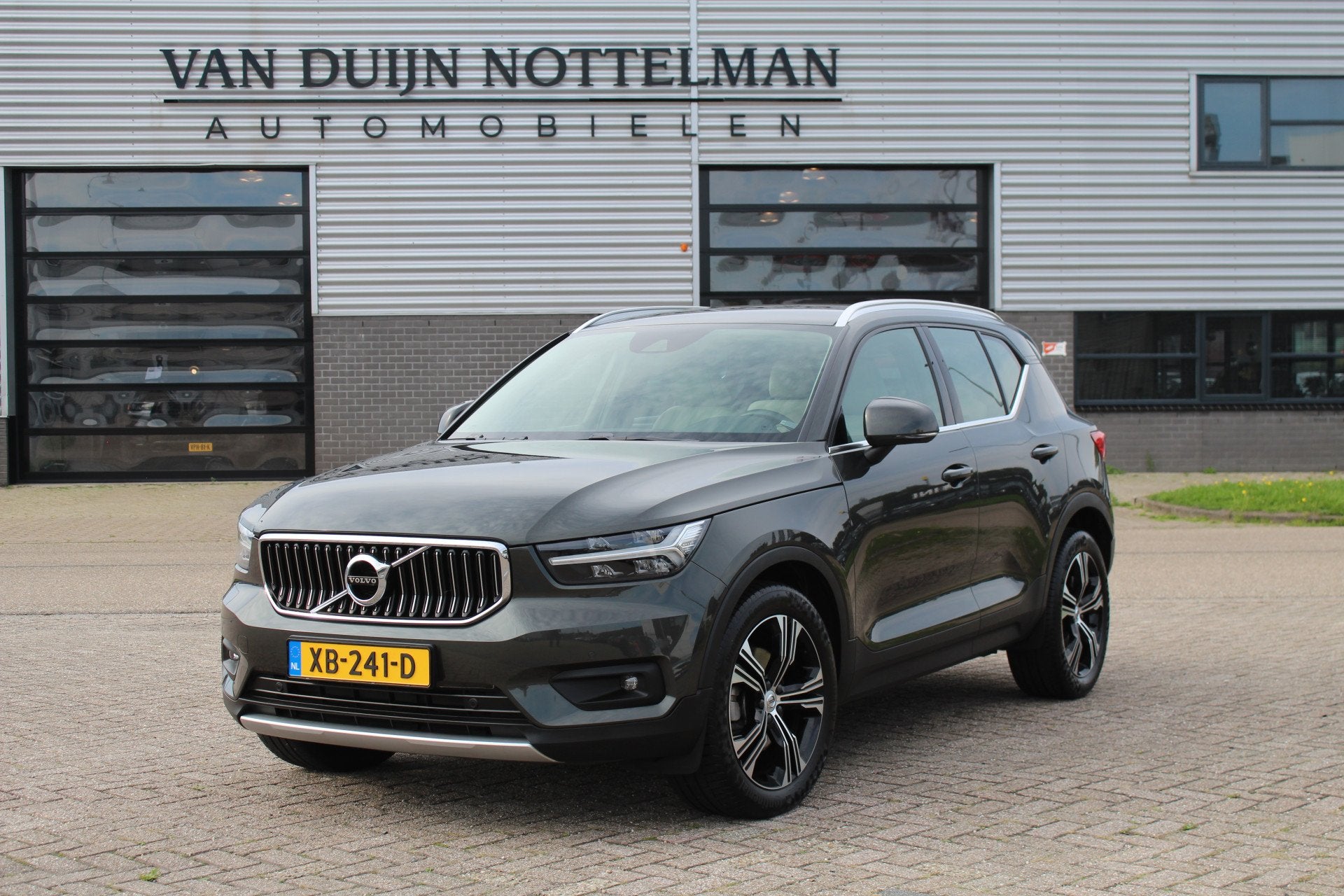 Volvo XC40 2.0 T5 AWD Inscription / Camera / LED / 248PK / N, Automaat, Dealer onderhouden, Gebruikt, 4 cilinders