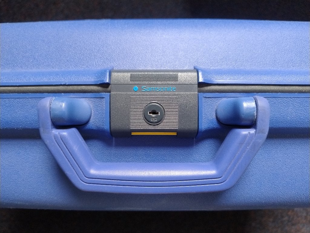 Samsonite Koffer - Blauw, met wieltjes en slot, Gebruikt, Hard kunststof, Slot, 45 tot 55 cm