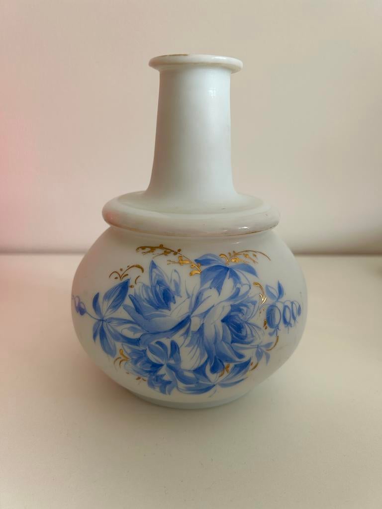 Antiek Melkglas Bolvaas buikfles Handgeschilderd Bloemmotief, Antiek en Kunst, Antiek | Vazen, Ophalen of Verzenden