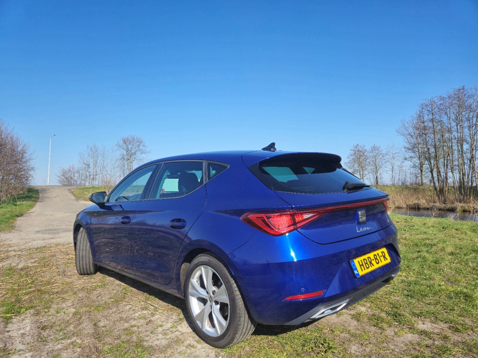 Seat Leon FR 1.5 TSI (2021) – Sportief, zuinig en luxe, Auto's, Seat, Voorwielaandrijving, Zwart, Leder en Stof, Handgeschakeld