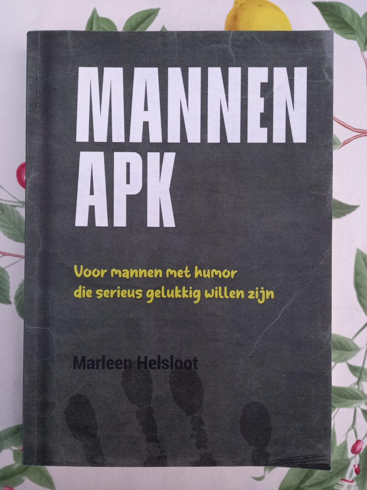 M4 Mannen APK Voor mannen met humor die gelukkig willen zijn, Ophalen of Verzenden, Zo goed als nieuw, Marleen Helsloot, Anekdotes en Observaties