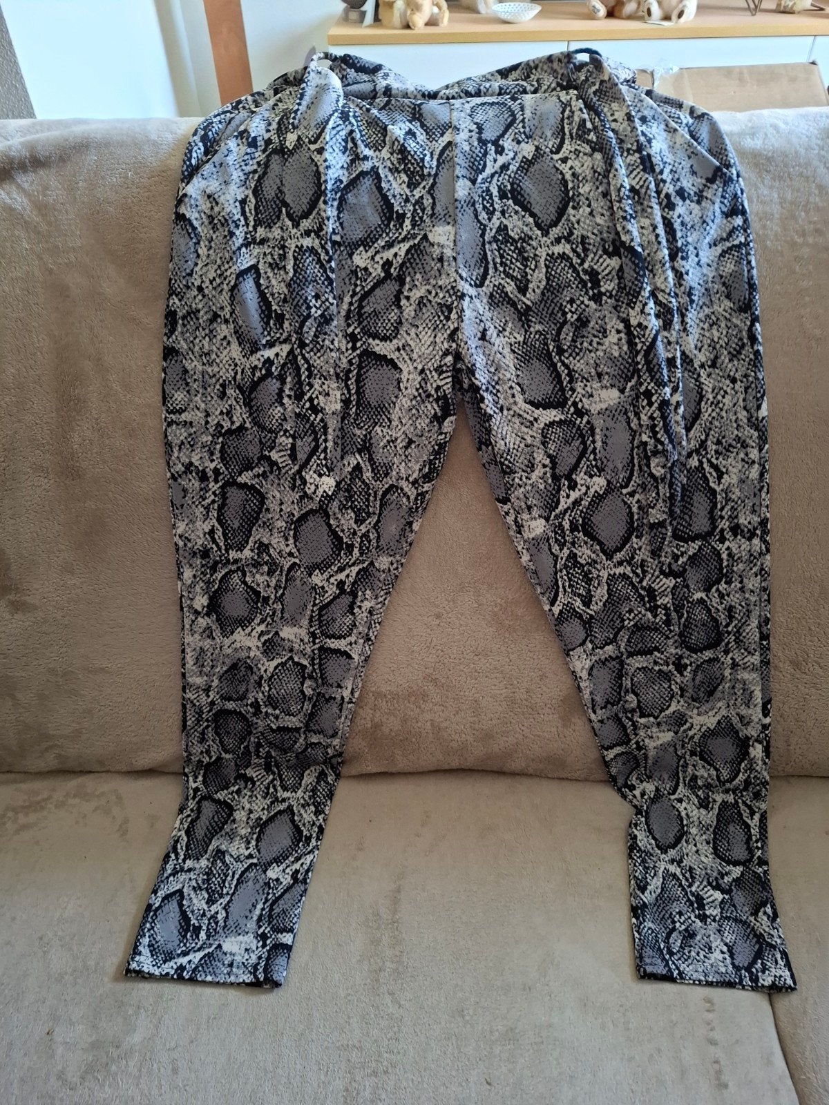 Dames broek, Maat 38/40 (M), Zwart, Ophalen of Verzenden, Zo goed als nieuw