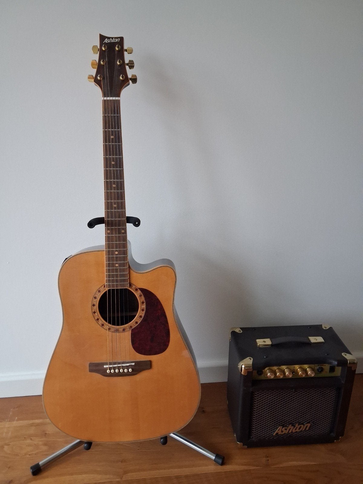 Ashton semi-akoestische gitaar met ingebouwde versterker, Muziek en Instrumenten, Ophalen