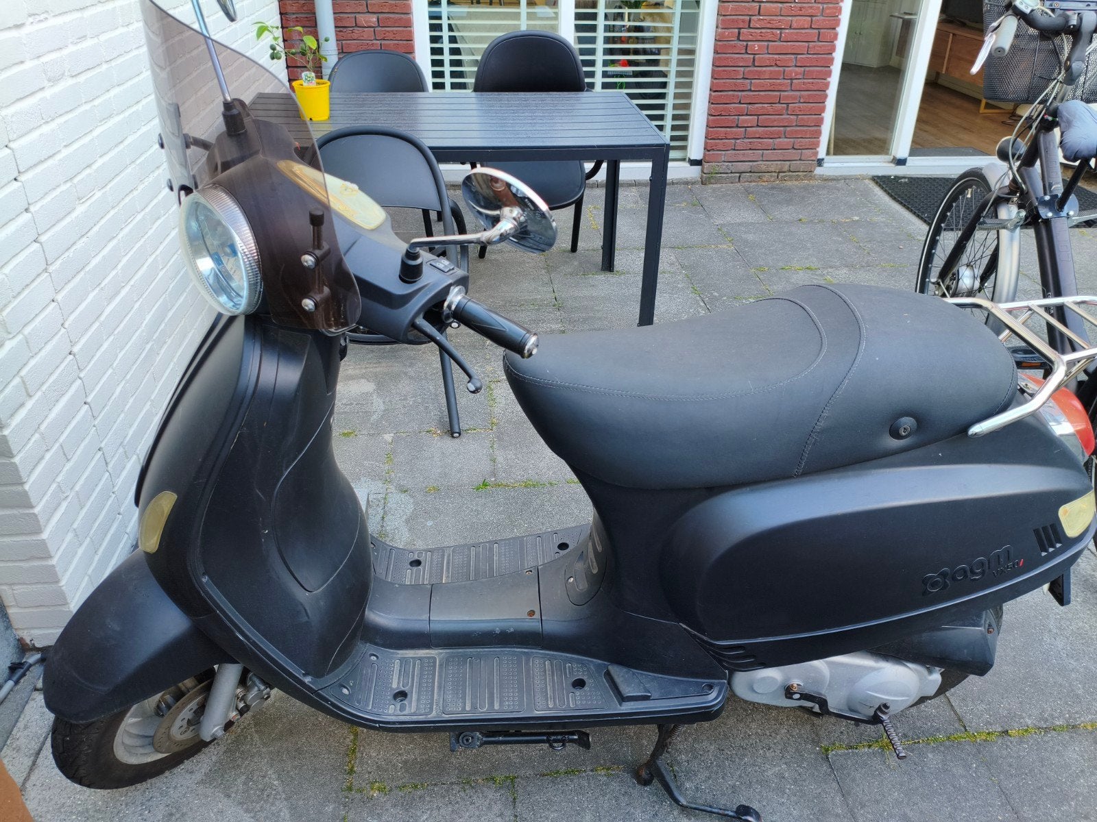 AGM snorscooter, mat zwart, met windscherm, Ophalen, Gebruikt, Benzine, Overige merken