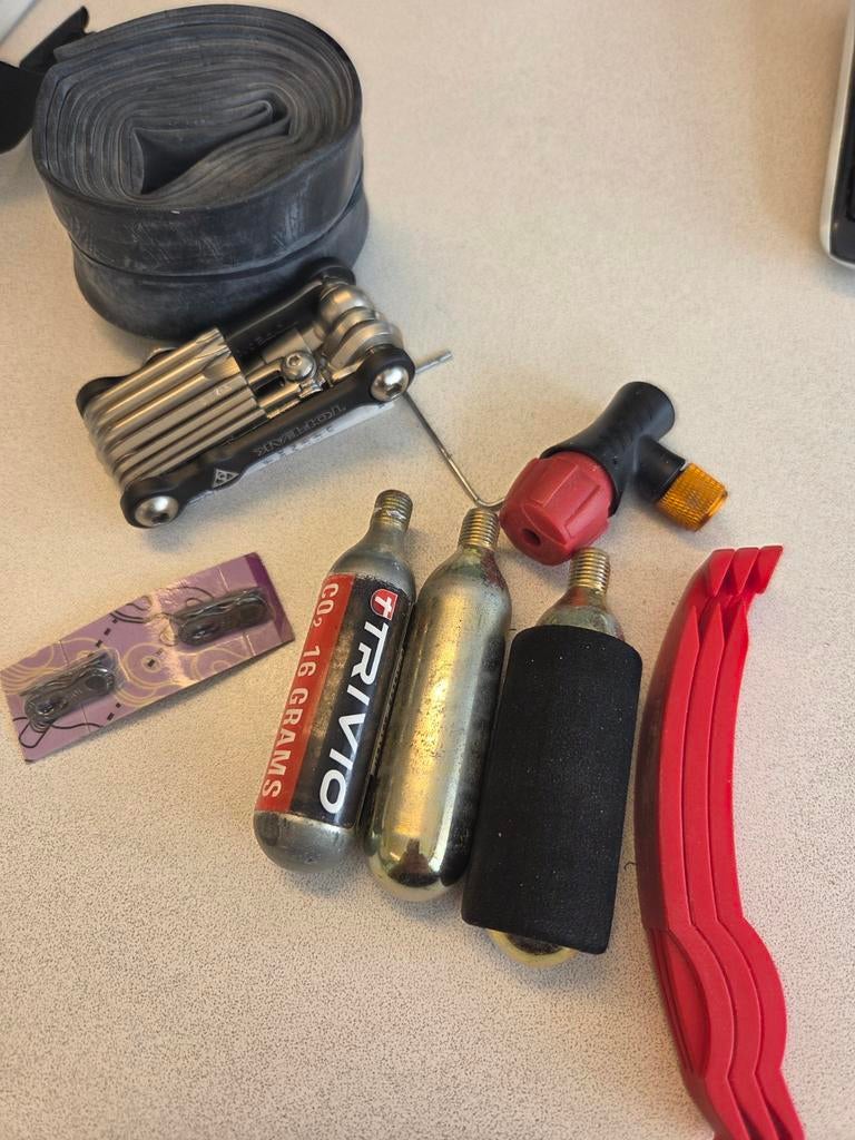 Mountainbike reparatieset: binnenband 29", multitool, CO2, Gebruikt, Overige typen, Ophalen of Verzenden, Diverse
