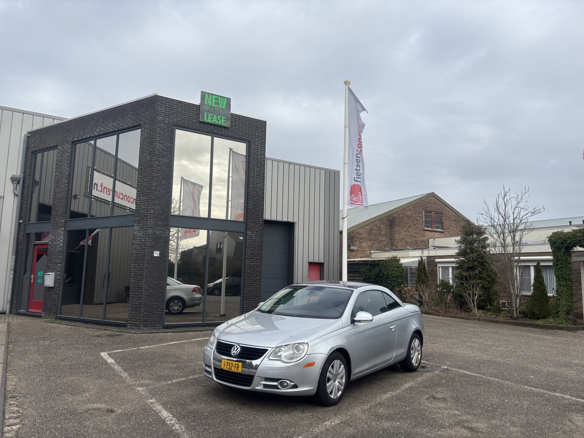 Volkswagen Eos 2.0 T-FSI (bj 2008, automaat), Auto's, Gebruikt, 680 kg, 4 cilinders, 4 stoelen
