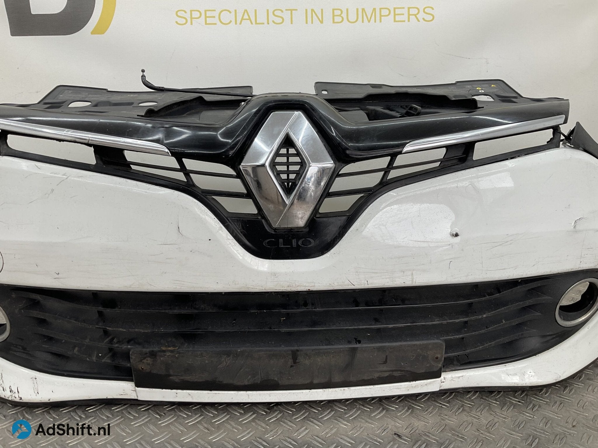 Bumper Renault Clio 4 2012-2015 620221112R Voorbumper F3-205, Bumper