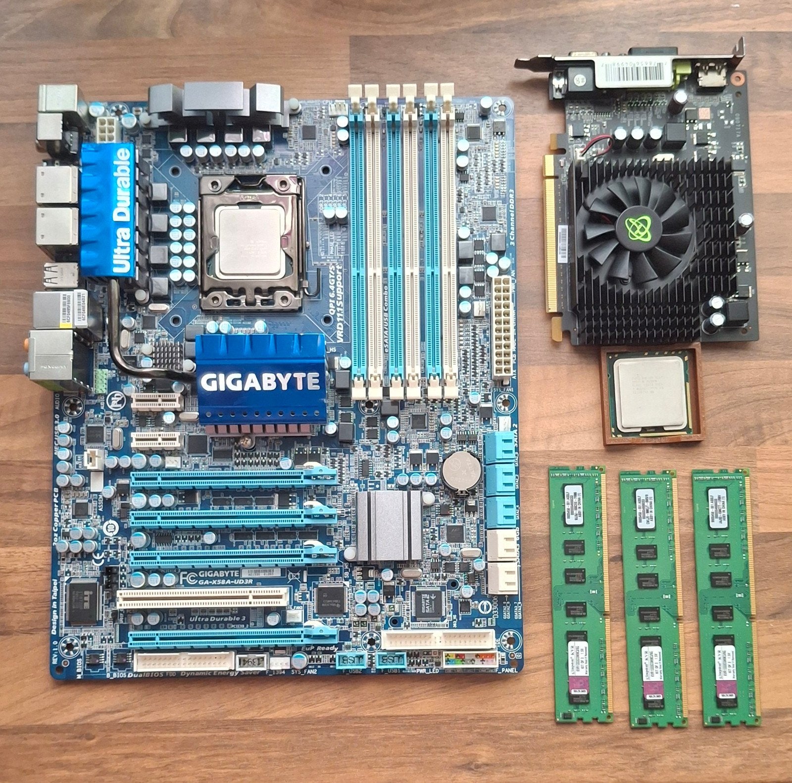 LGA1366 GA-X58A-UD3R met i7-920/Xeon X5675, 6GB RAM, GT 220, Computers en Software, Processors, Ophalen, Gebruikt, LGA 1366, 2 tot 3 Ghz