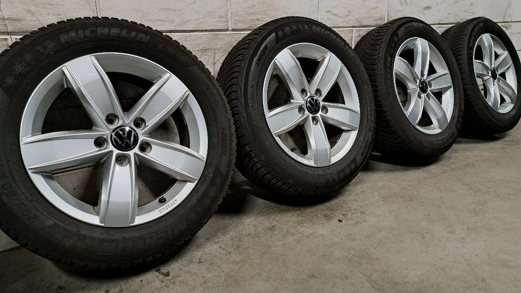 Corvara velgen Touran Golf Caddy Octavia Superb 205/60/16, Auto-onderdelen, Gebruikt, 16 inch, Banden en Velgen, Personenwagen
