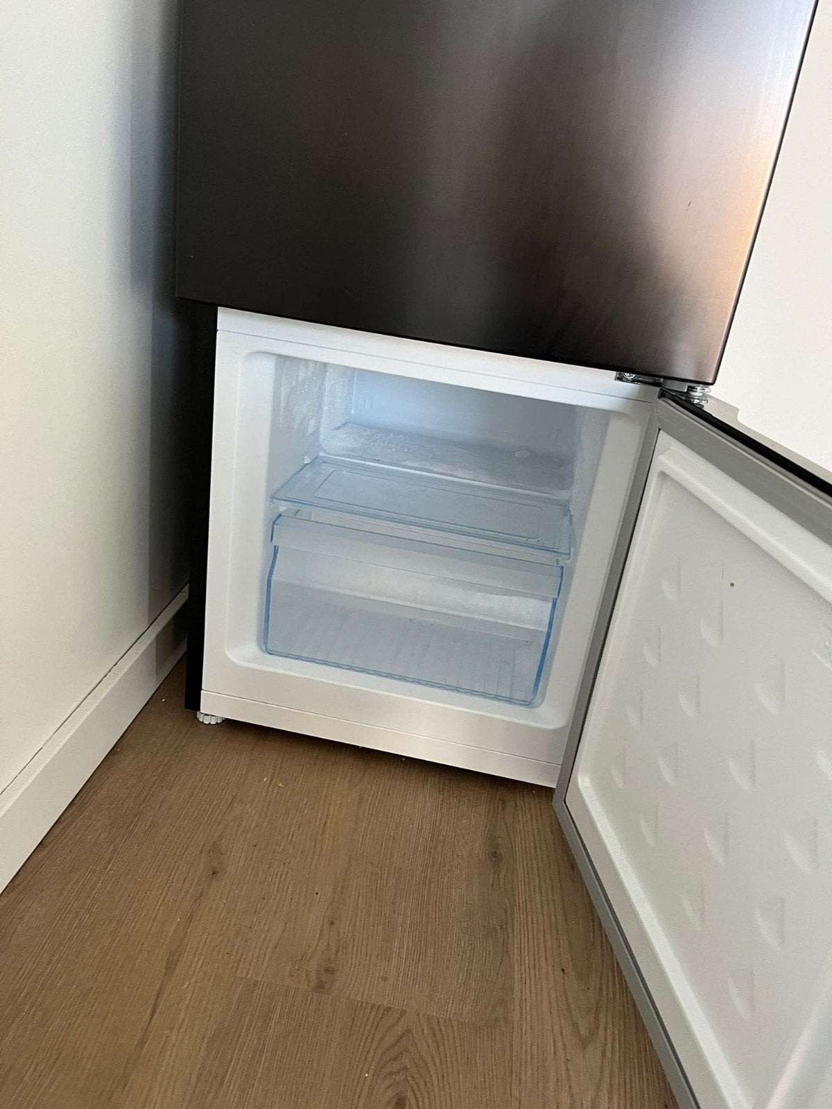 Chiq Koelkast met Vriezer - Zwart, Goede Staat, Witgoed en Apparatuur, Gebruikt, 200 liter of meer, 60 cm of meer, Met aparte vriezer