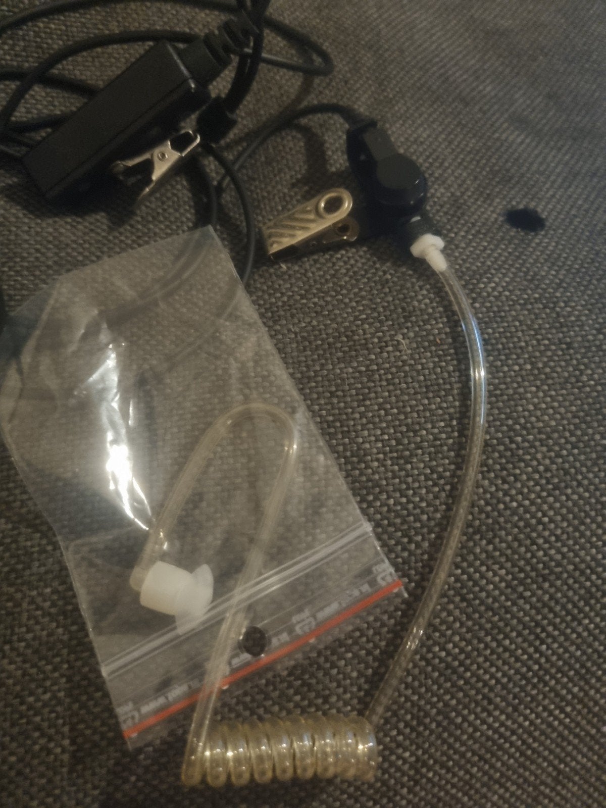 Oortje met microfoon voor portofoon, Ophalen of Verzenden, Gebruikt, Toebehoren, Met broekklem