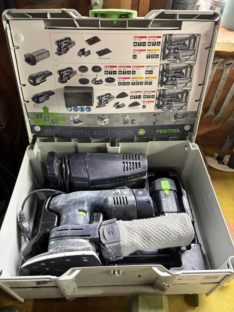 Festool DTSC 400 accu schuurmachine compleet, Ophalen of Verzenden, Zo goed als nieuw, Minder dan 600 watt, Vlakschuurmachine