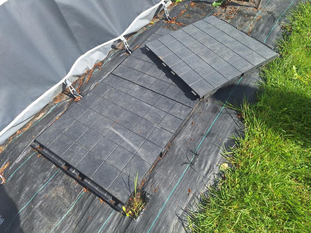 Te koop 55 isabella tegels incl gratis 3 vloerkleden., Ophalen of Verzenden, Campingstoel