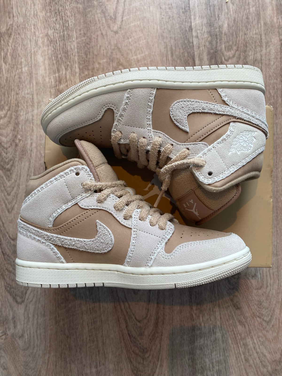 Orignal Nike Air Jordan 1 Mid SE Hemp - Maat 38, Ophalen, Zo goed als nieuw, Beige, Sneakers of Gympen