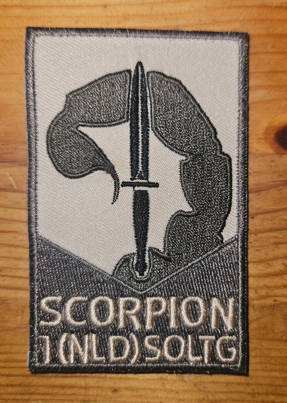 Mouwembleem Korps Commando Troepen, Verzamelen, Militaria | Algemeen, Ophalen of Verzenden, Landmacht, Nederland, Embleem of Badge