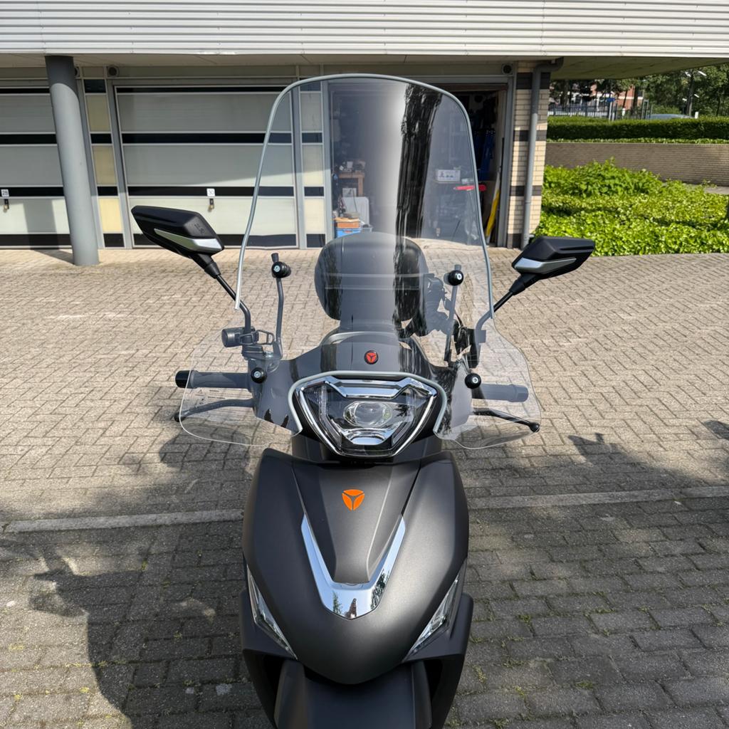Te koop Yadea Voltguard elektrische scooter, 45 Km, zilver, Ophalen, Maximaal 45 km/u, Elektrisch, Zo goed als nieuw