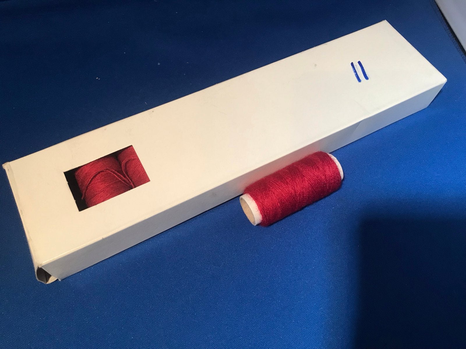 1 Rode wol voor punch needle of borduren - 1 rol 11, Ophalen of Verzenden, Nieuw