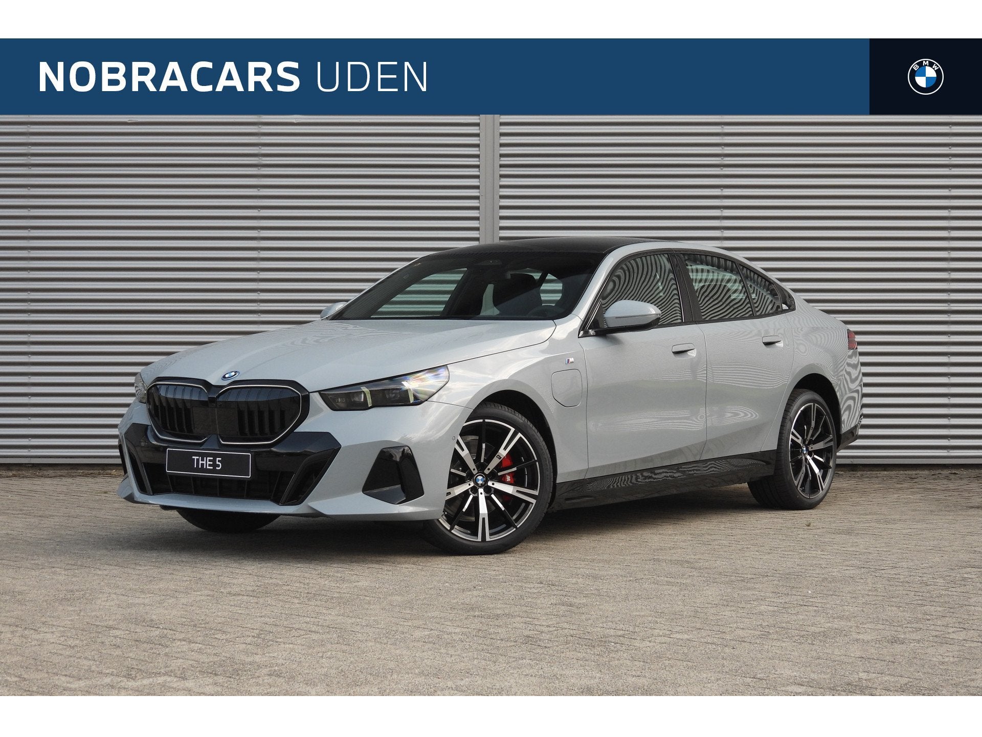 BMW i5 eDrive40 M Sport / Panoramadak / Achteruitrijcamera /, Automaat, Achterwielaandrijving, Zwart, Nieuw