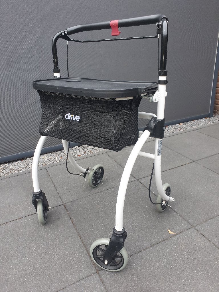 Binnen rollator Drive Roomba max. 100 KG tasje en dienblad, Ophalen, Opvouwbaar, Zo goed als nieuw