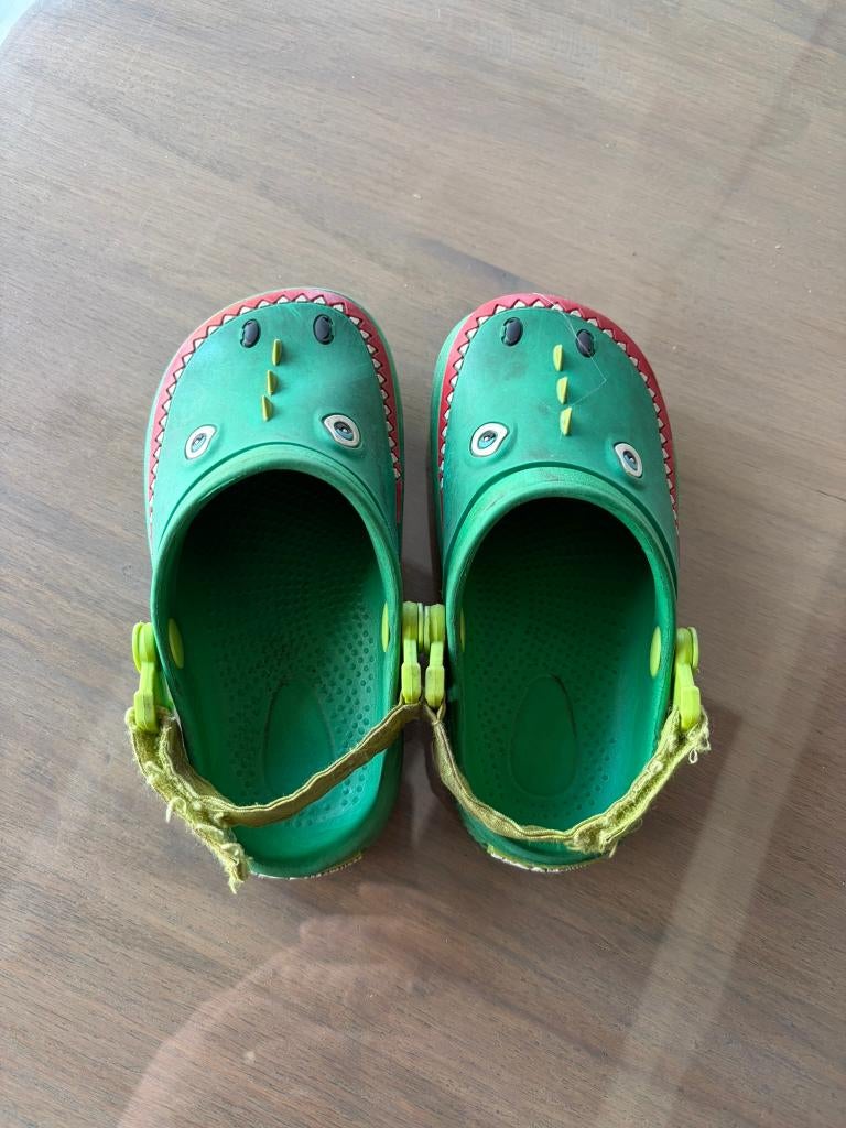 Slippers en crocs kind, Kinderen en Baby's, Kinderkleding | Schoenen en Sokken, Gebruikt, Jongen of Meisje, Overige typen, Diverse merken