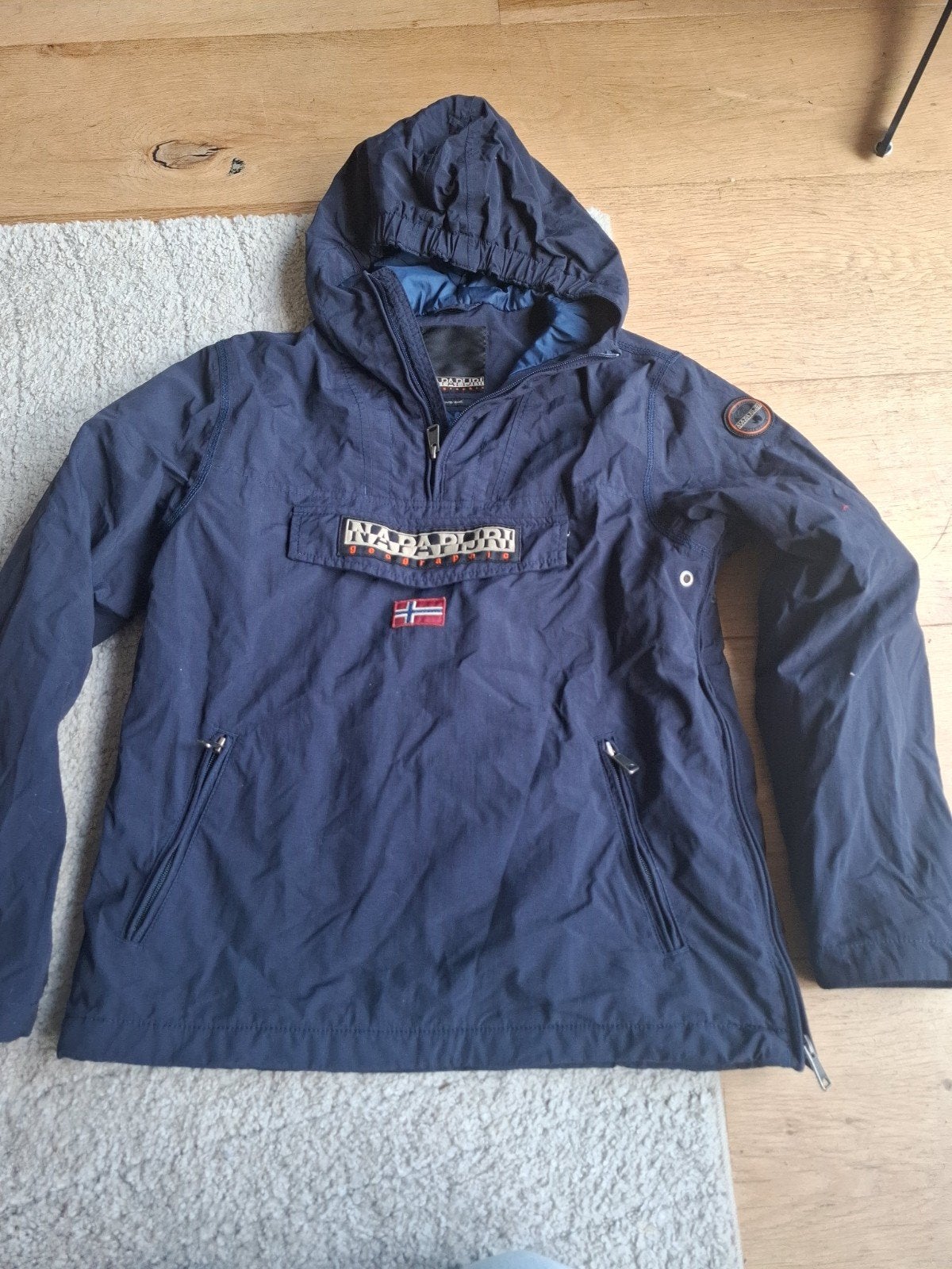 Napapijri Geographic Anorak - Donkerblauw 158 164, Ophalen of Verzenden, Zo goed als nieuw, Napapijri, Maat 48/50 (M)