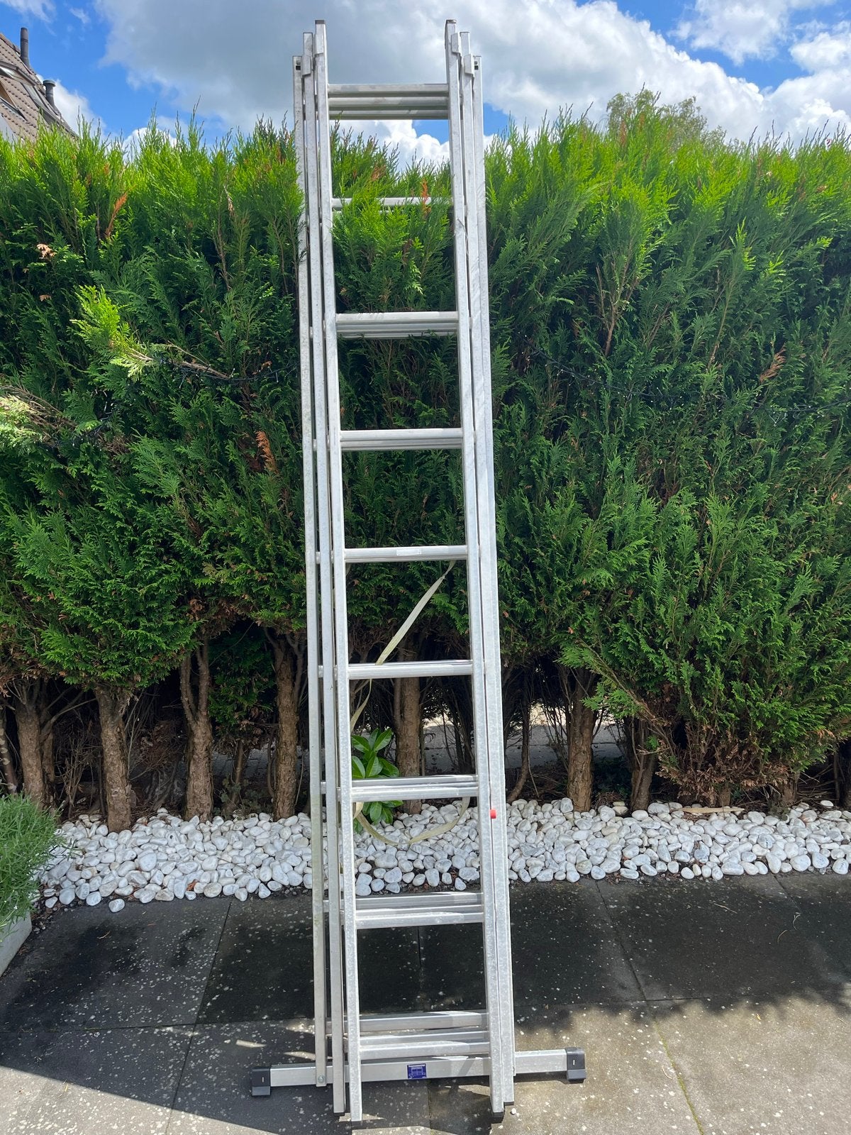 Aluminium uitschuifbare ladder - 3-delig, Doe-het-zelf en Verbouw, Gebruikt, Ophalen of Verzenden, Ladder, Opvouwbaar of Inschuifbaar