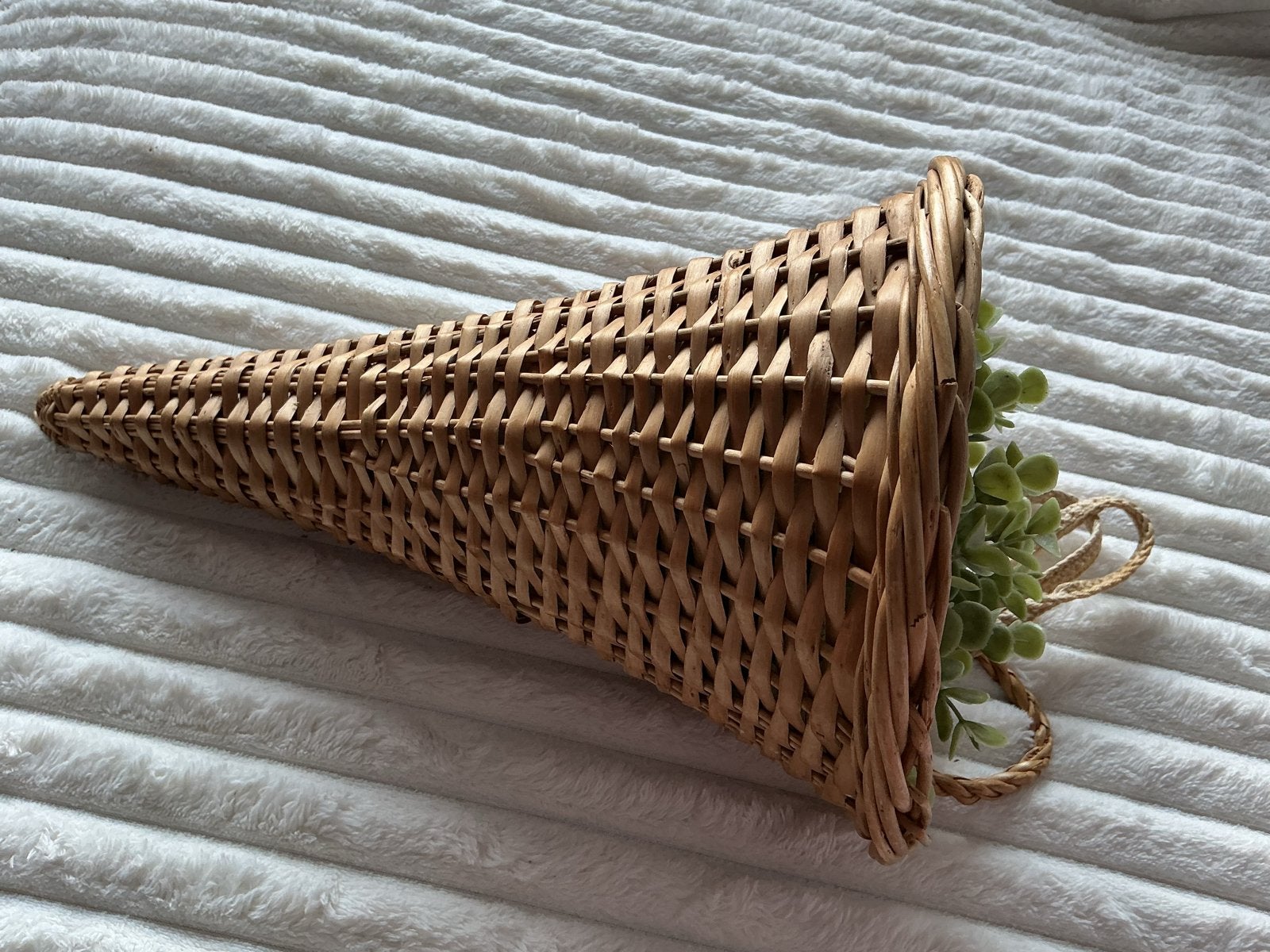 Wanddecoratie rieten hoorn met kunstplantjes, Nieuw, Ophalen of Verzenden, Landelijk, Natuurlijk materiaal