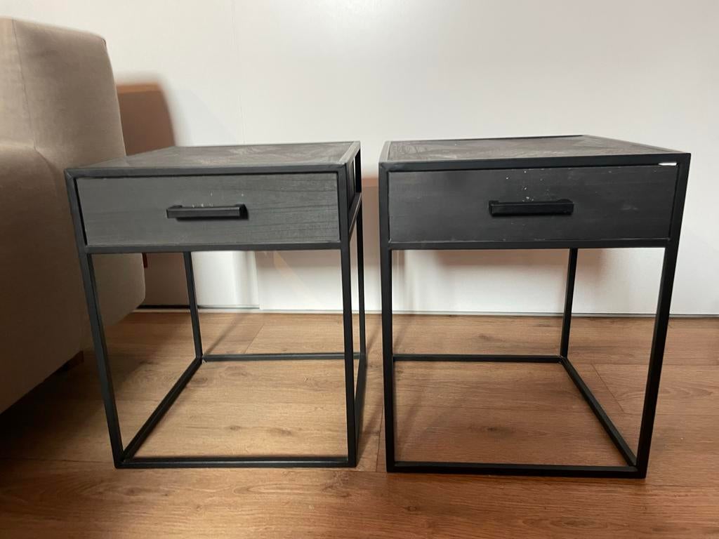 2 zwarte nachtkastjes, Huis en Inrichting, Slaapkamer | Nachtkastjes, Ophalen, Gebruikt, Minder dan 45 cm, Metaal of Aluminium