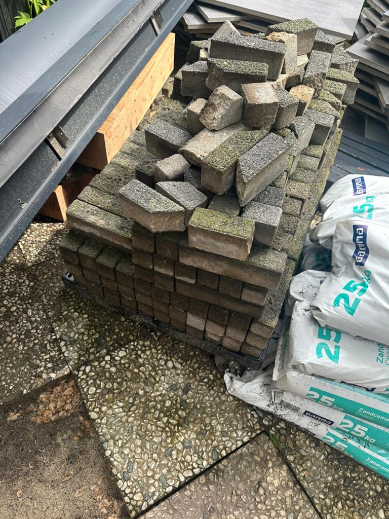 Gratis klinkers en beton grindtegel, Tuin en Terras, Tegels en Klinkers, Ophalen of Verzenden, Zo goed als nieuw, Beton, Klinkers
