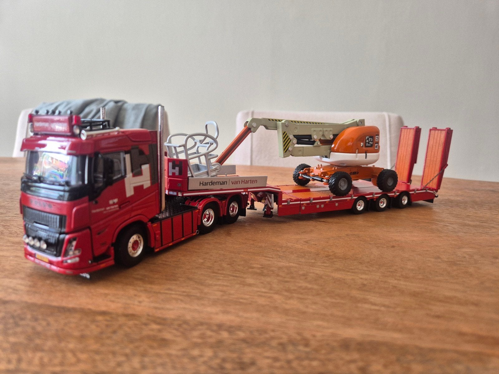 Mooie 1/50 hoogwerker, Ophalen of Verzenden, Bus of Vrachtwagen