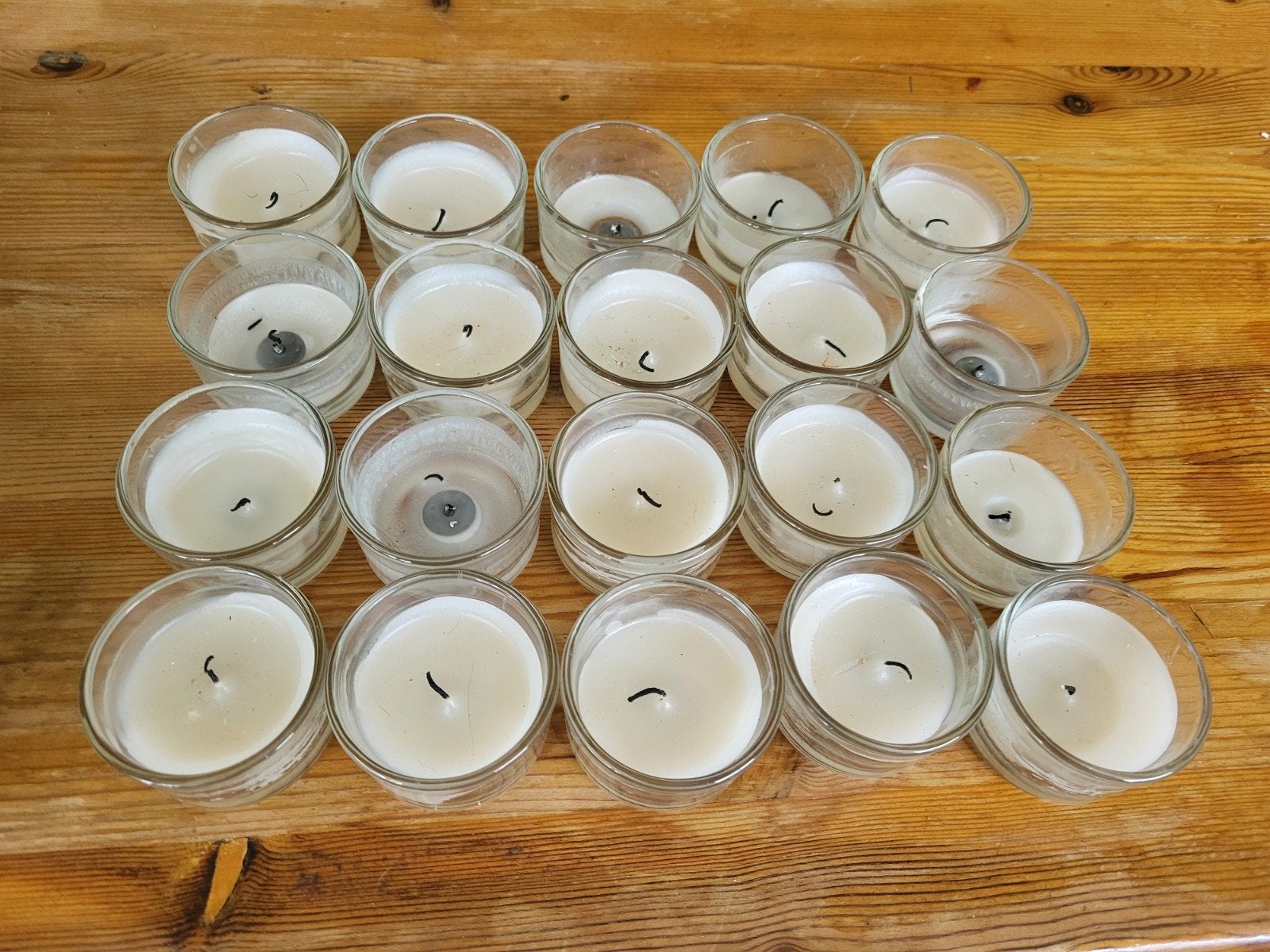 Kaarsjes in glas - 5 cm doorsnee, 3 cm hoog, Ophalen of Verzenden, Gebruikt, Glas, Waxinelichthouder