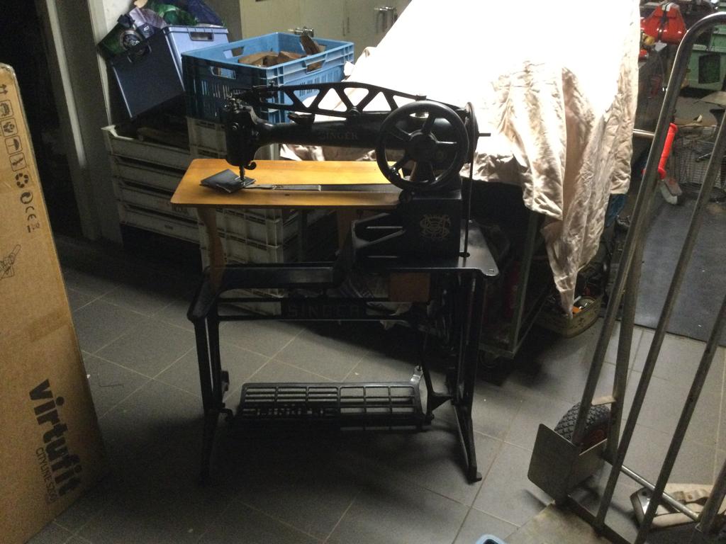 Oude Singer leer stikmachine 29 K 73, Ophalen