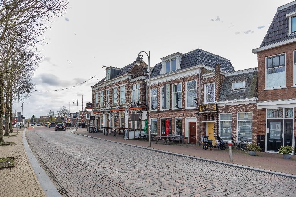 Snackbar met woning, Sneek, Tot 200 m², 5 kamers, 72 m²