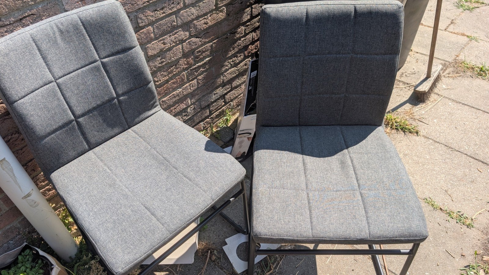JYSK eetkamerstoelen - Goede staat, jaar oud, Ophalen, Zo goed als nieuw, Grijs, Stof