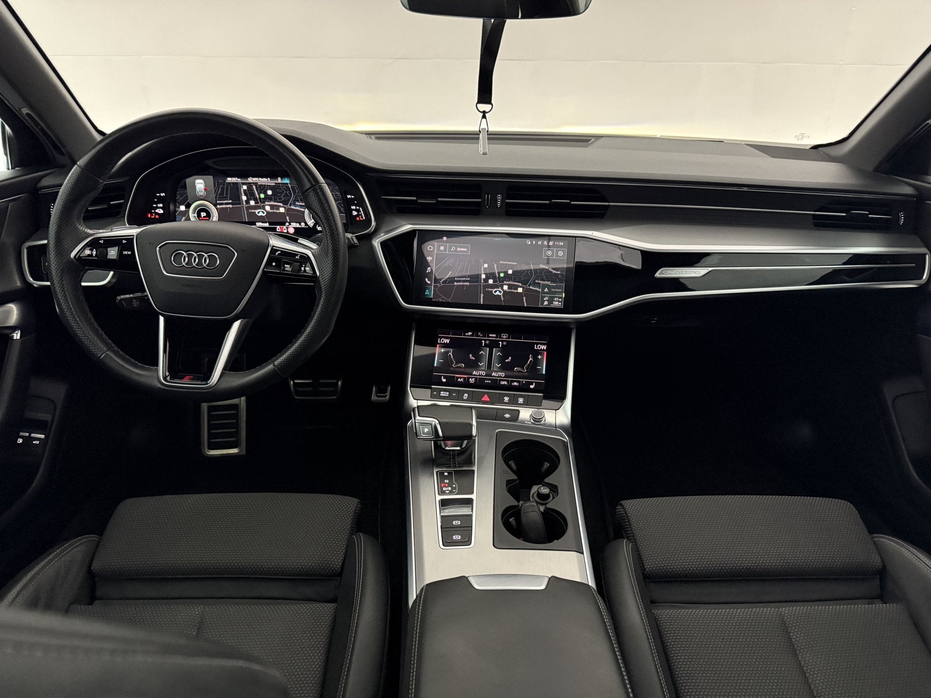 Audi A6 Avant C8 50 TFSI e Quattro S-Line | Pano | Virtual |, Auto's, Automaat, Gebruikt, 2000 kg, Zwart