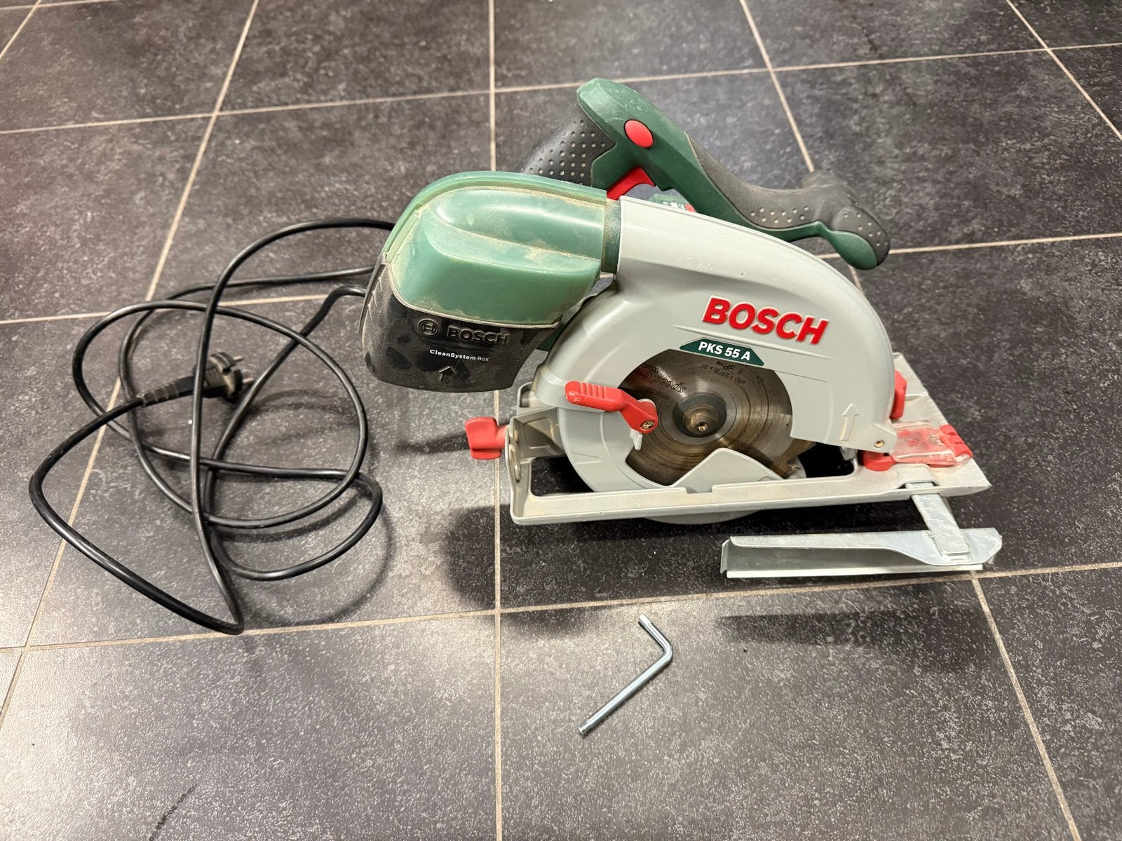 Bosch PKS 55 A Cirkelzaag - Krachtig en Betrouwbaar, Gebruikt, Cirkelzaag, Ophalen of Verzenden, 30 tot 70 mm