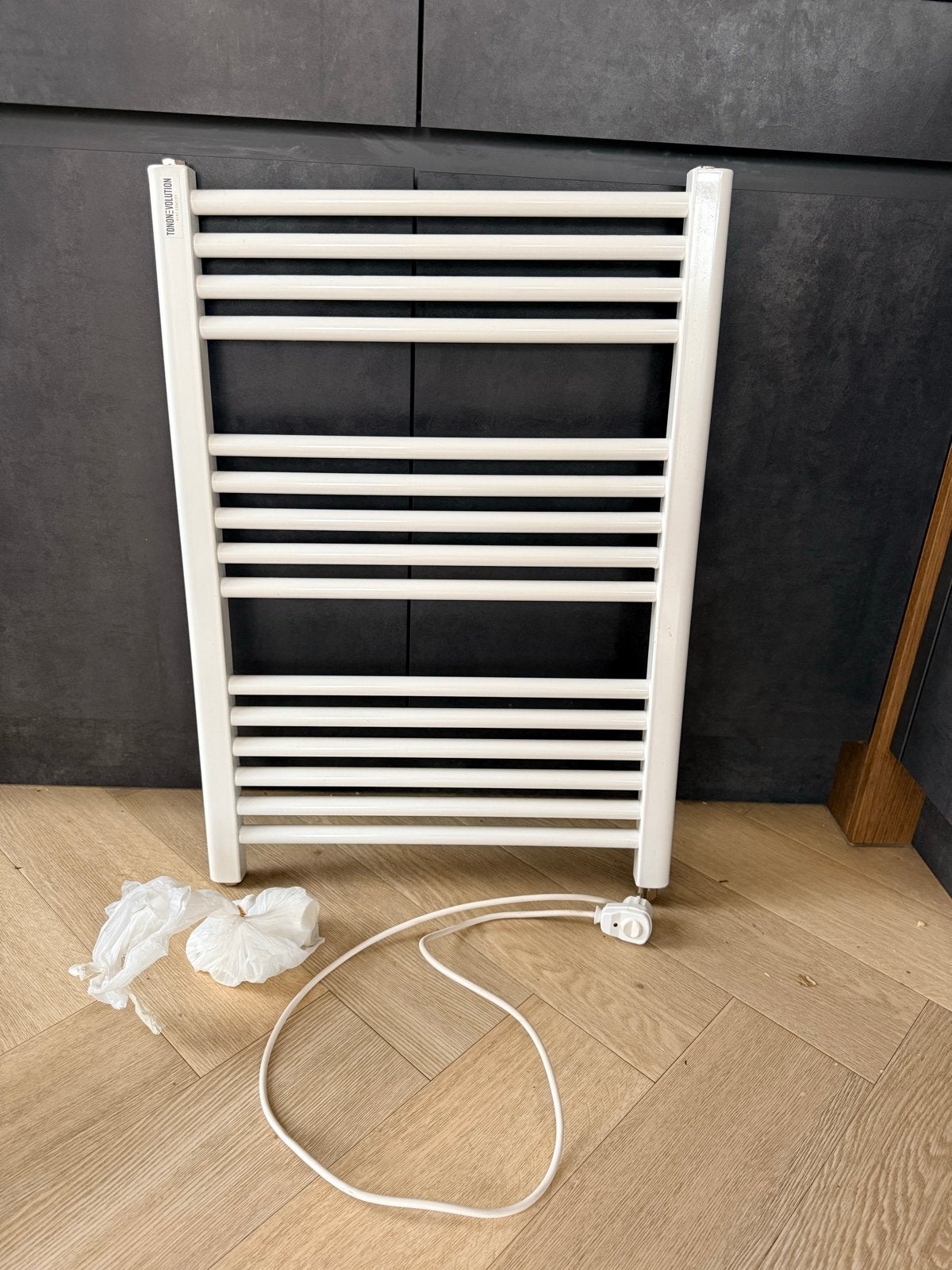 TONON-EVOLUTION elektrische handdoekradiator, Ophalen, Radiator, Minder dan 60 cm, Zo goed als nieuw