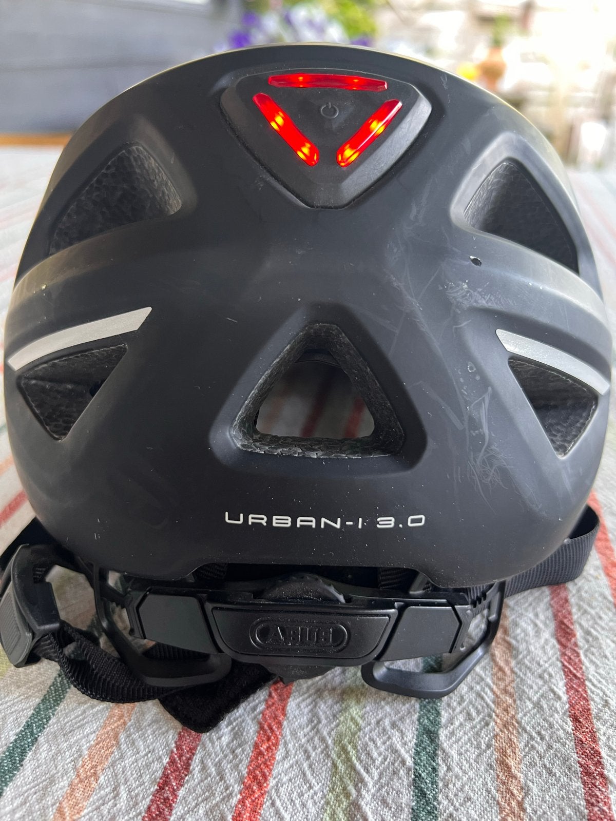 Abus Urban-I 3.0 Fietshelm - Zwart met LED-achterlicht, Ophalen, Zo goed als nieuw, Overige maten, Heer of Dame
